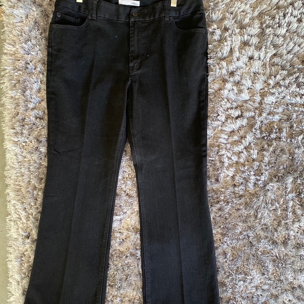 PLATINUM DENIM SLIM LEG JEANS IN BLACK